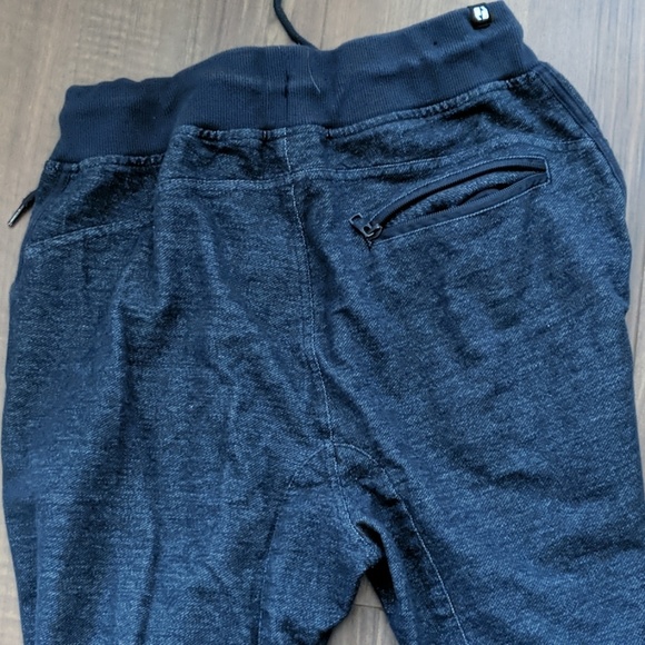 5/$45 Men's Comfy Jegging Shorts - Picture 3 of 3